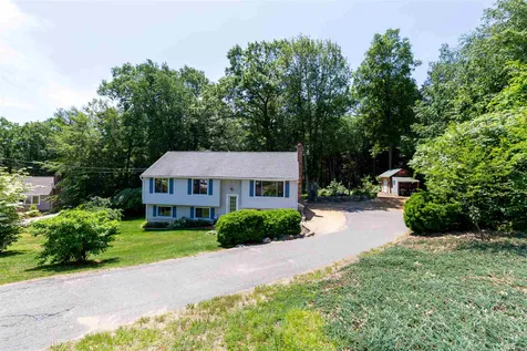 31 Hollow Oak Drive Sandown NH 03873
