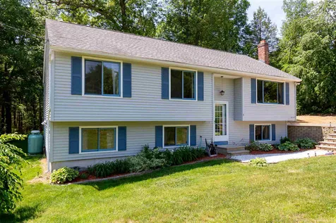 31 Hollow Oak Drive Sandown NH 03873