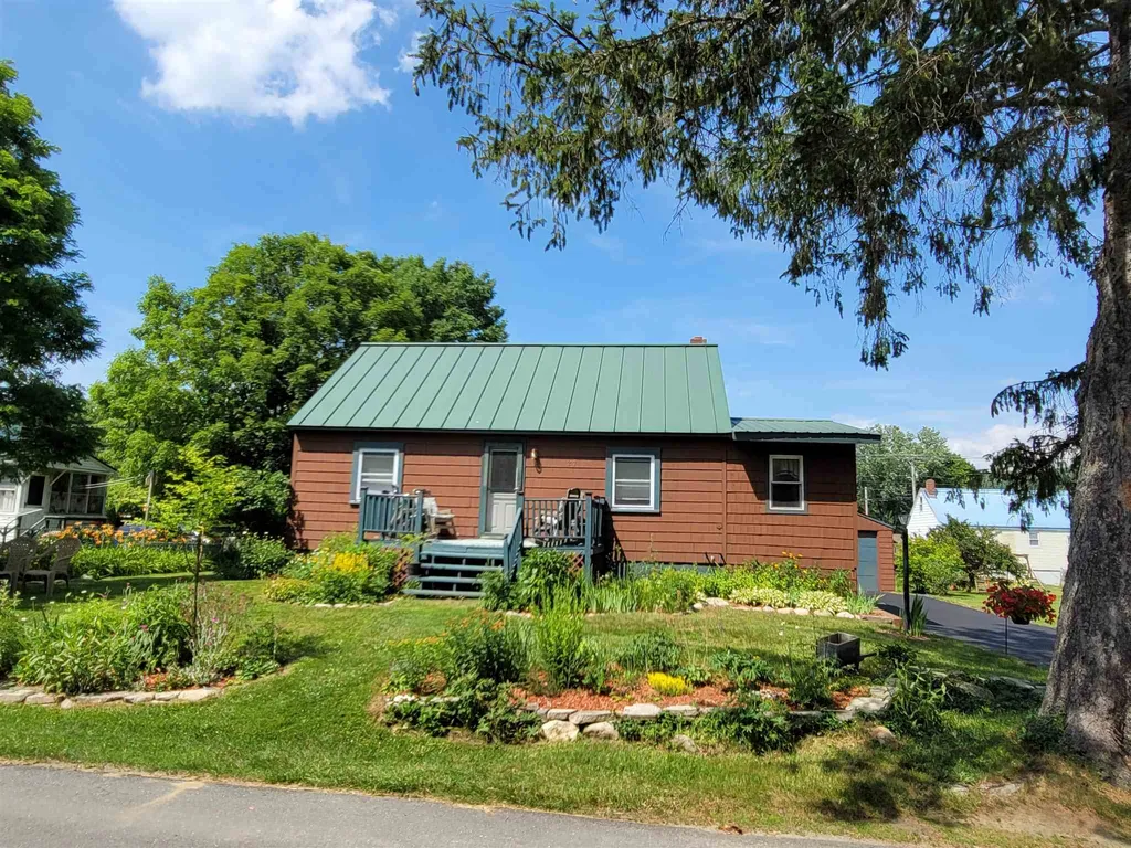 27 Cross Road Chester VT 05143