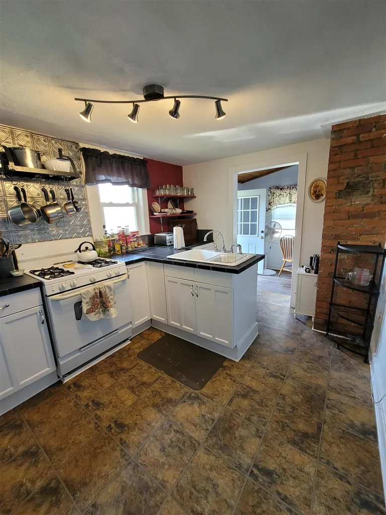 27 Cross Road Chester VT 05143