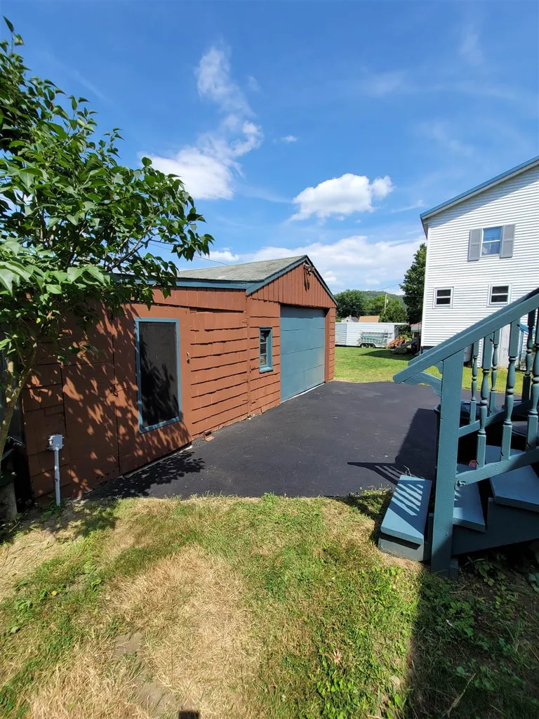 27 Cross Road Chester VT 05143