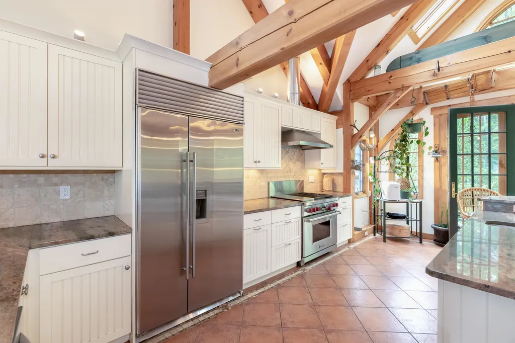 447 Coxboro Road Holderness NH 03245