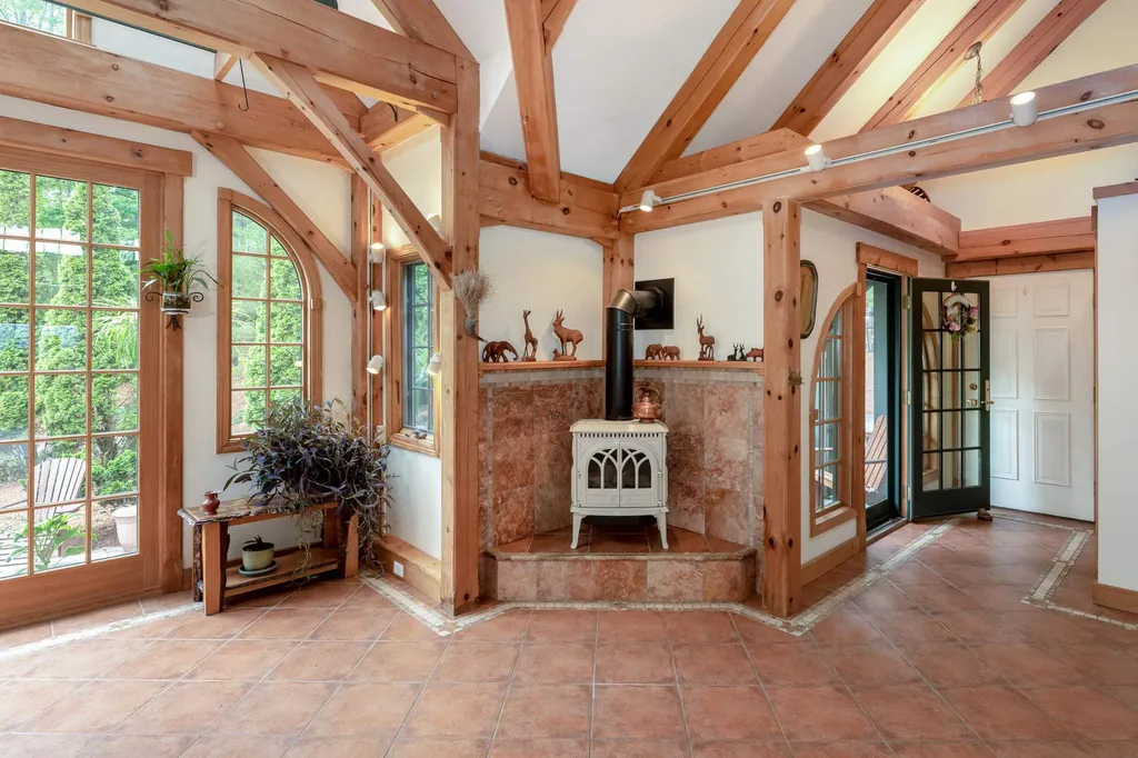 447 Coxboro Road Holderness NH 03245