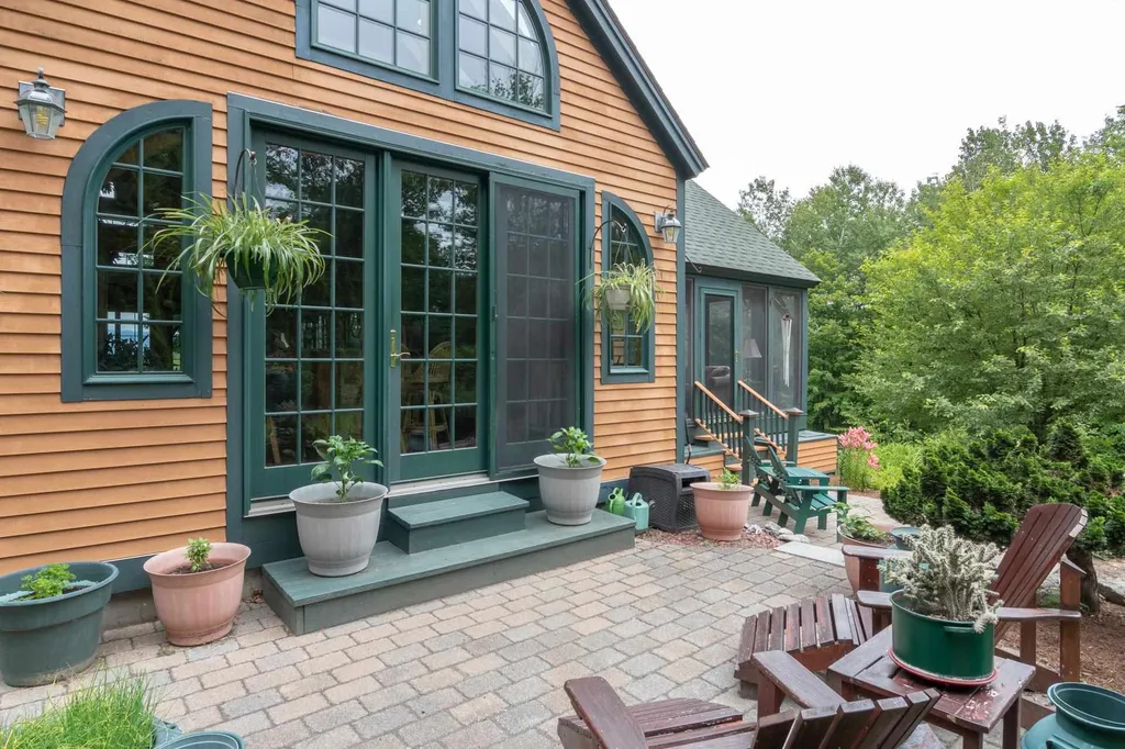 447 Coxboro Road Holderness NH 03245