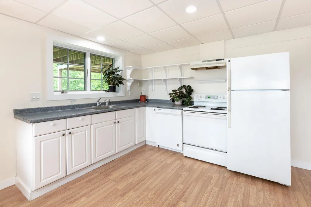 447 Coxboro Road Holderness NH 03245