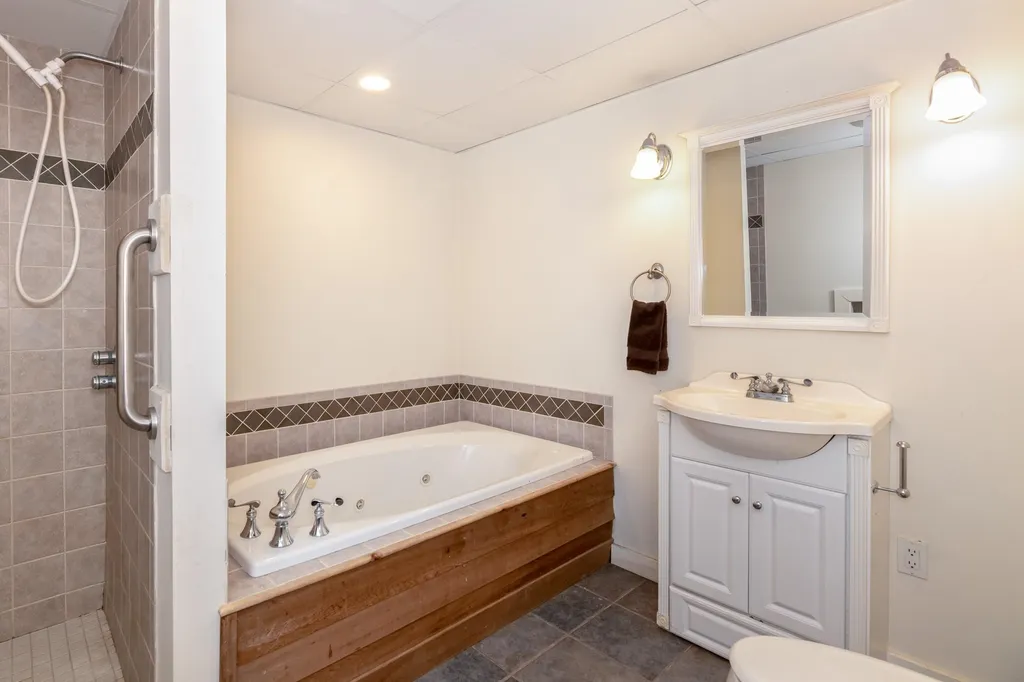 447 Coxboro Road Holderness NH 03245