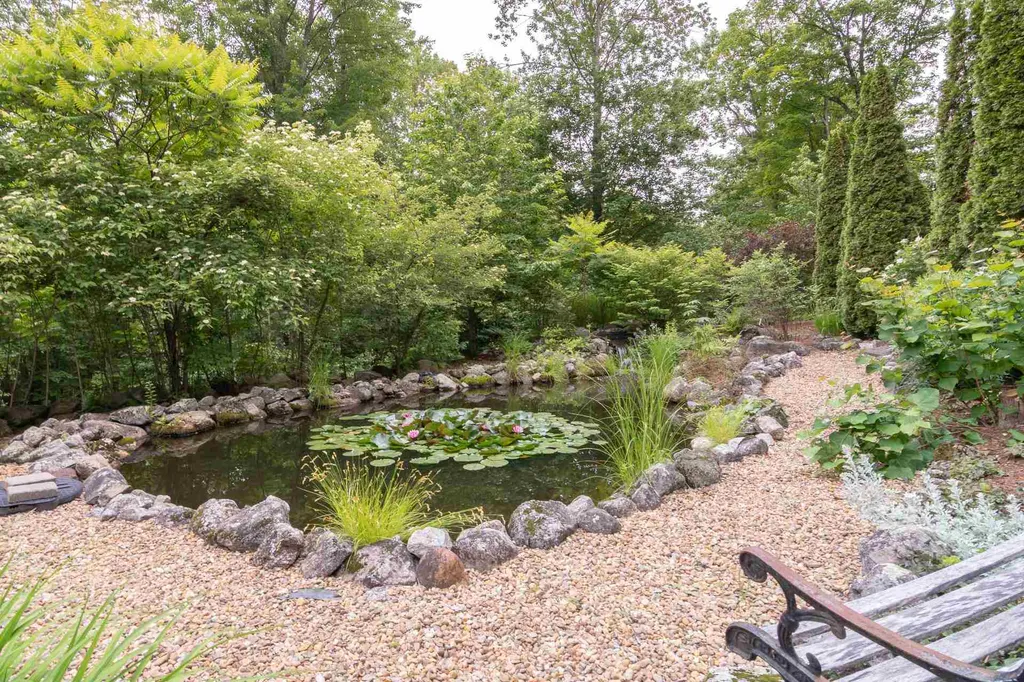 447 Coxboro Road Holderness NH 03245
