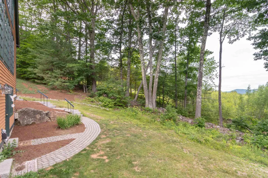 447 Coxboro Road Holderness NH 03245