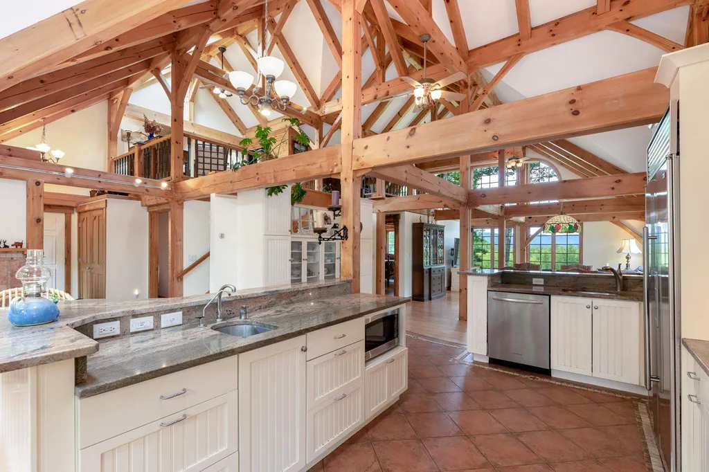 447 Coxboro Road Holderness NH 03245