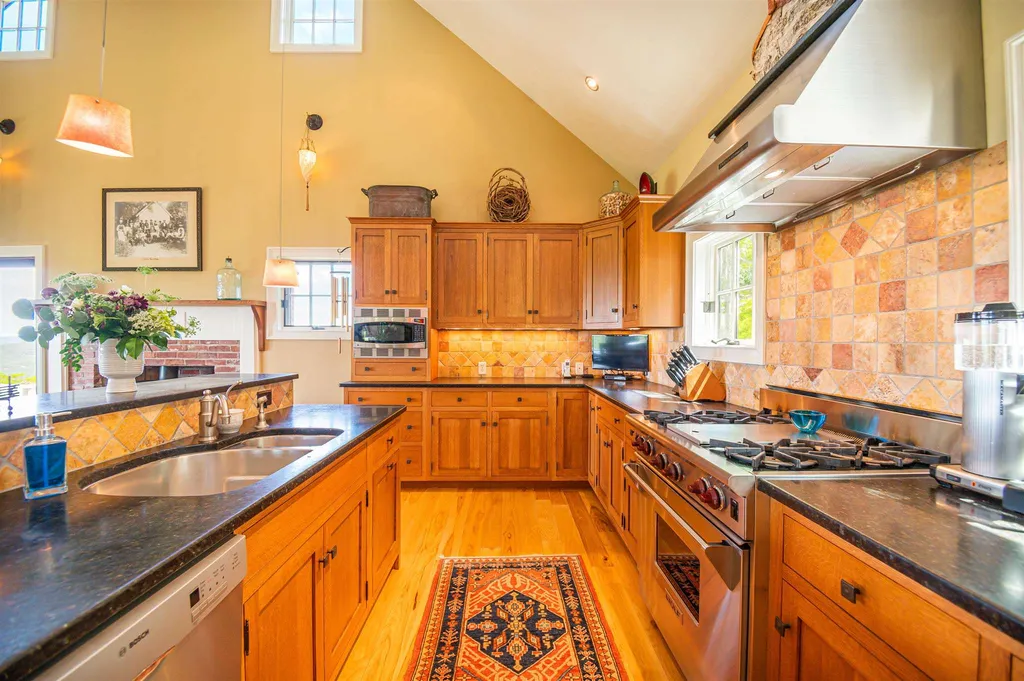 587 Craney Hill Road Henniker NH 03242