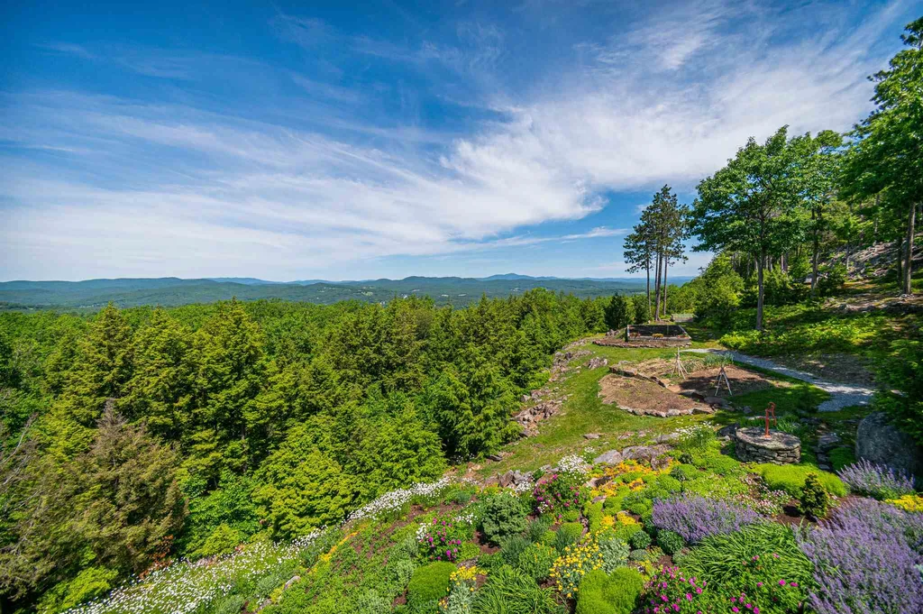 587 Craney Hill Road Henniker NH 03242
