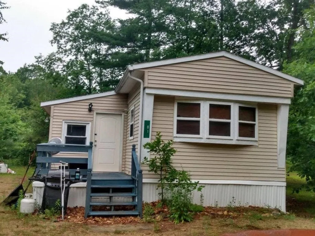 81 Goldfinch Road Barrington NH 03825