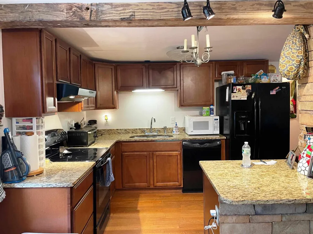 754 Sykes Mountain Avenue Hartford VT 05001