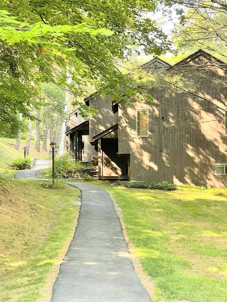 401 Old Quechee Road Hartford VT 05059
