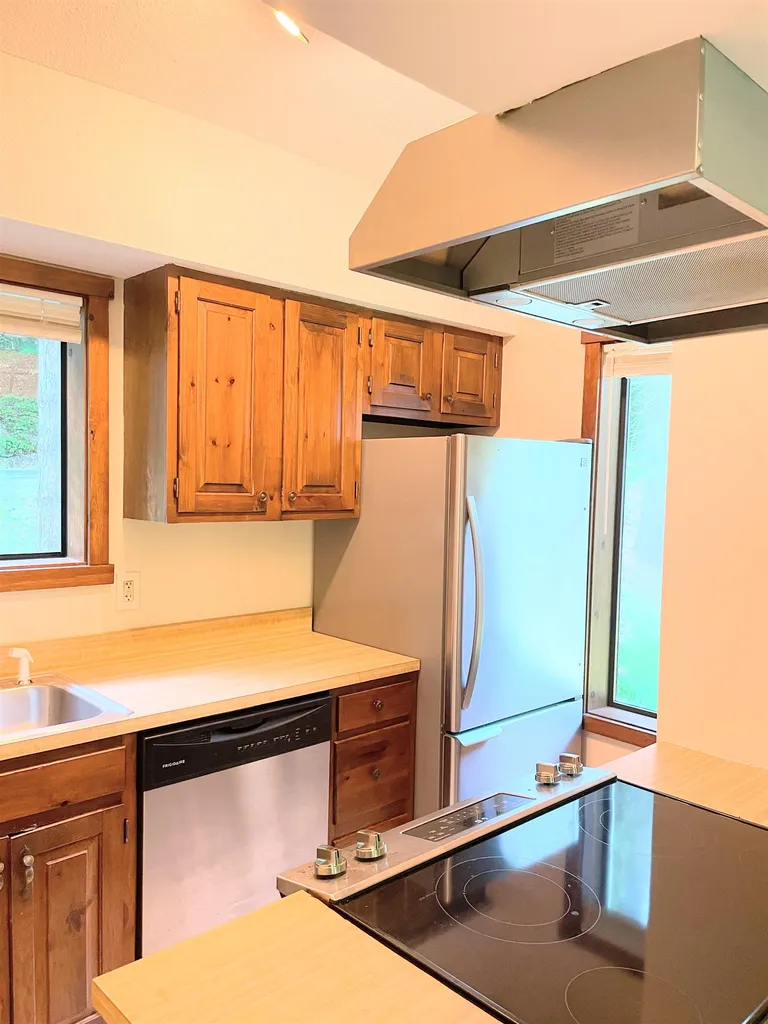 401 Old Quechee Road Hartford VT 05059