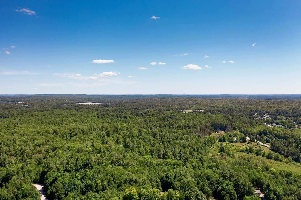 41 Chester Road Raymond NH 03077
