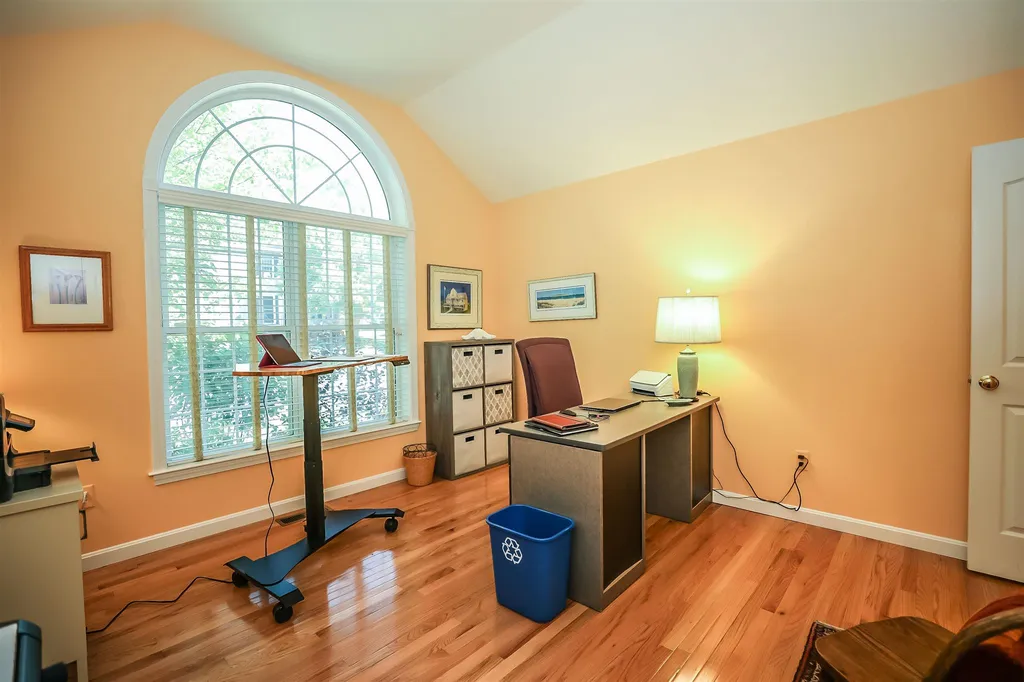 138 Streamside Drive Manchester NH 03102