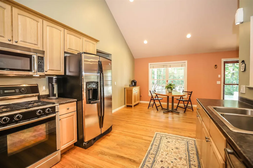 138 Streamside Drive Manchester NH 03102