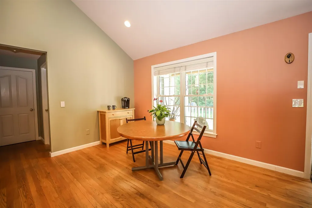 138 Streamside Drive Manchester NH 03102