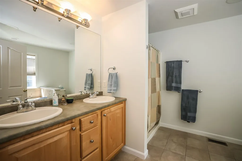 138 Streamside Drive Manchester NH 03102