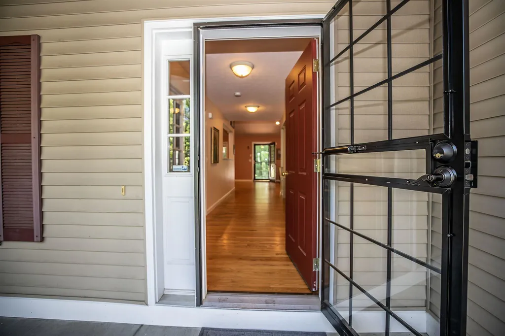 138 Streamside Drive Manchester NH 03102