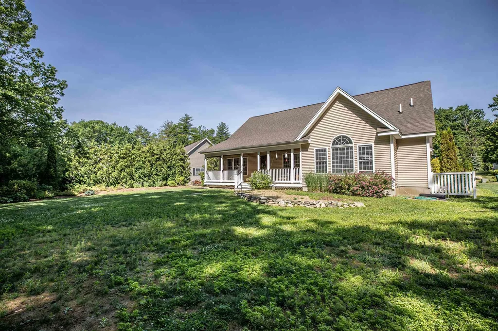 138 Streamside Drive Manchester NH 03102