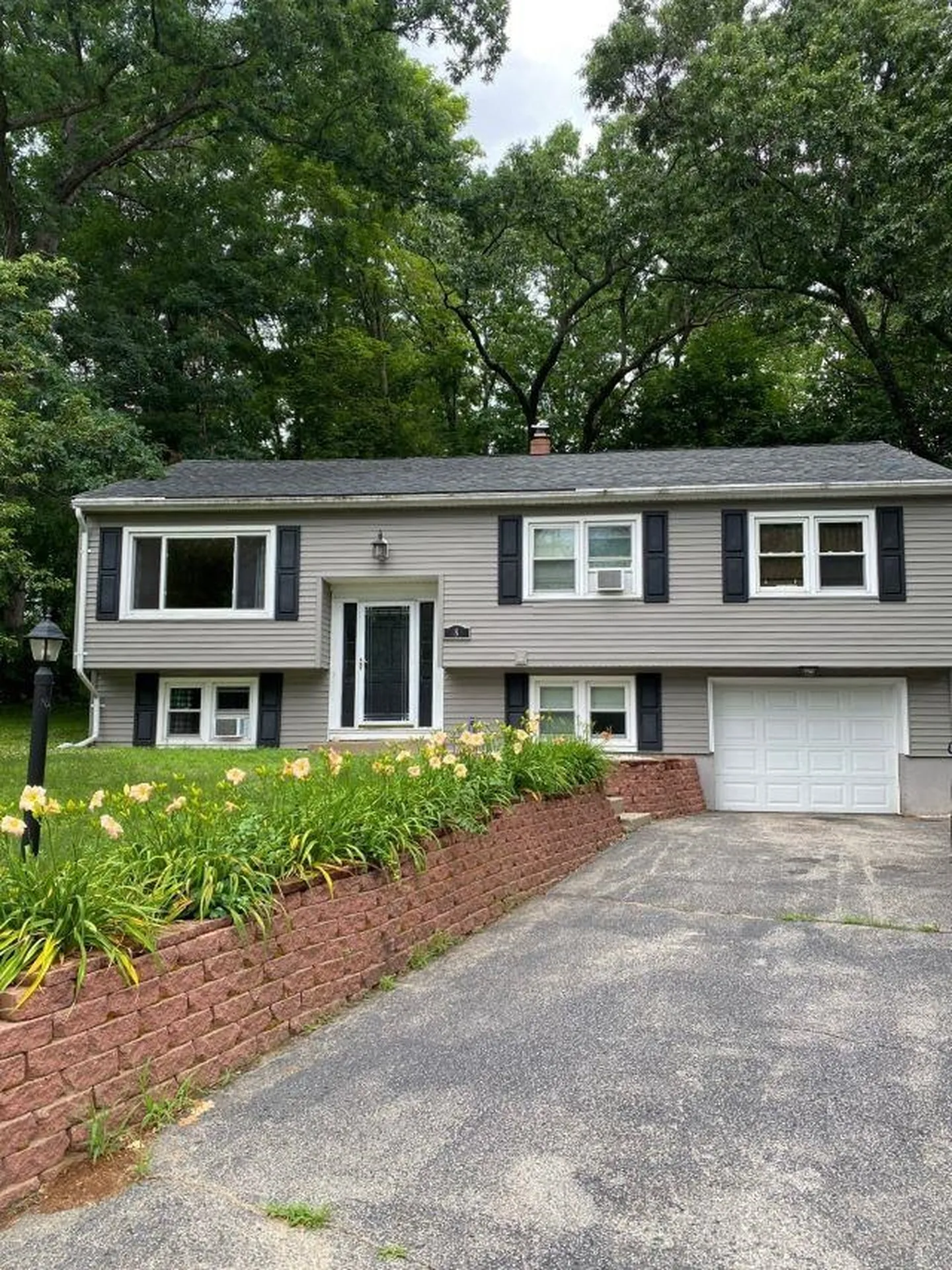 8 Glen Forest Drive Merrimack NH 03054