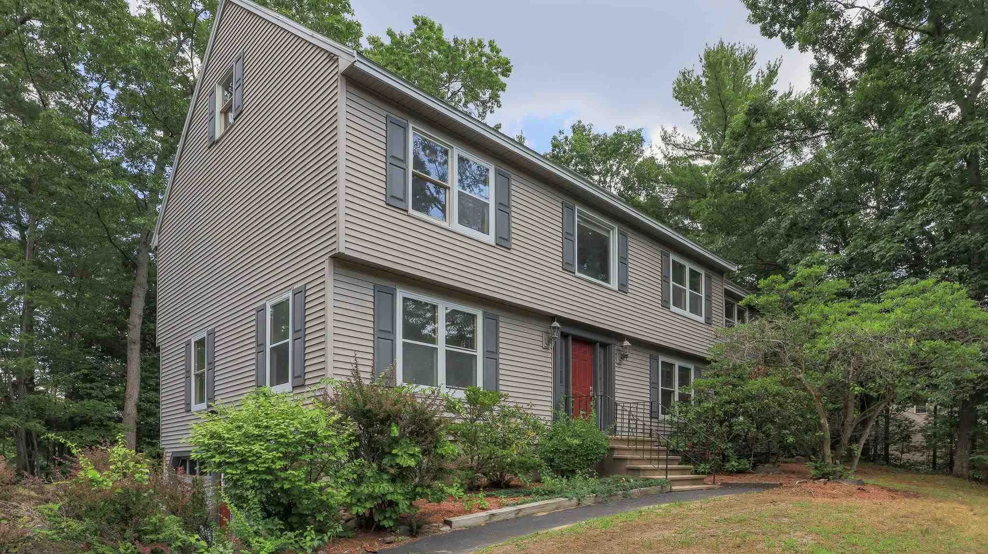 21 Cathedral Circle Nashua NH 03063