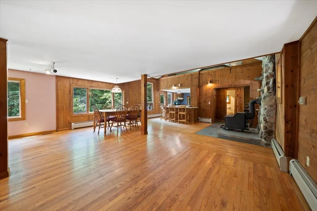 1640 Kelly Stand Road Sunderland VT 05250
