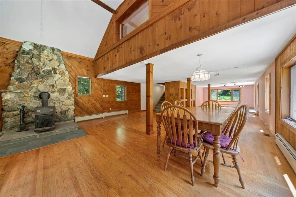 1640 Kelly Stand Road Sunderland VT 05250