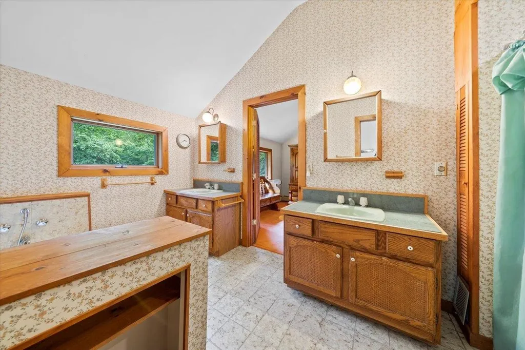1640 Kelly Stand Road Sunderland VT 05250