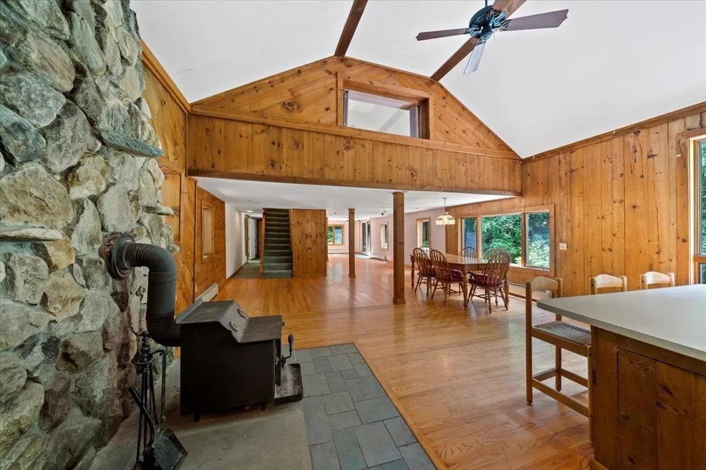 1640 Kelly Stand Road Sunderland VT 05250