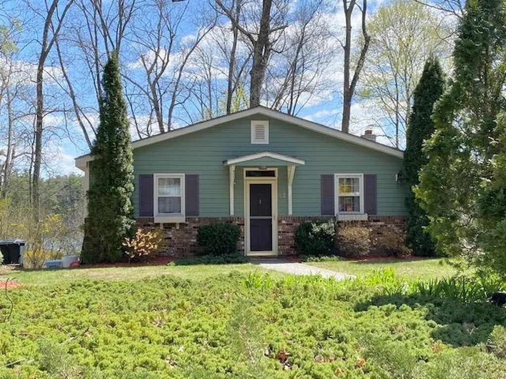 13 Gardner Road Windham NH 03087