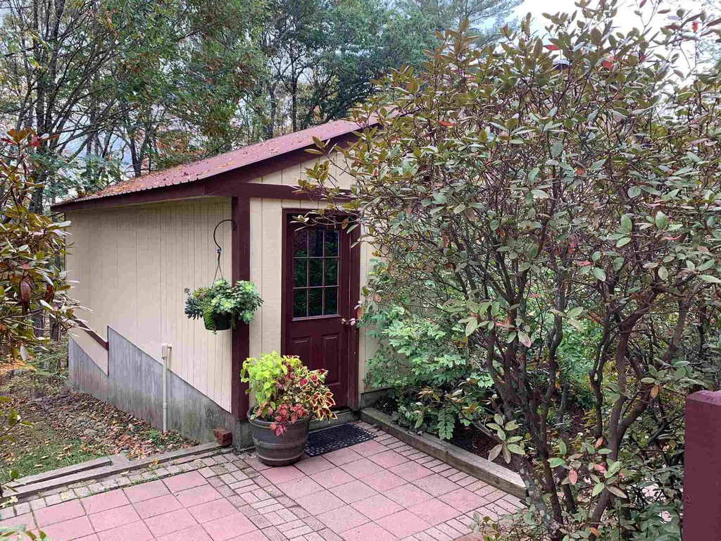 30 Warde Drive Dummerston VT 05301