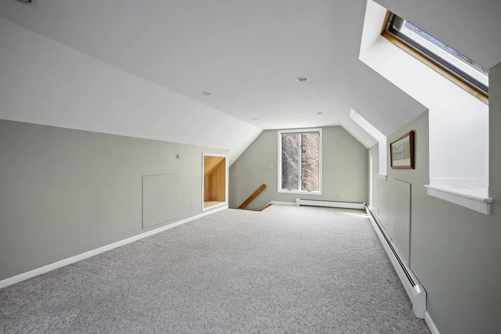 4 Toon Lane Lee NH 03861