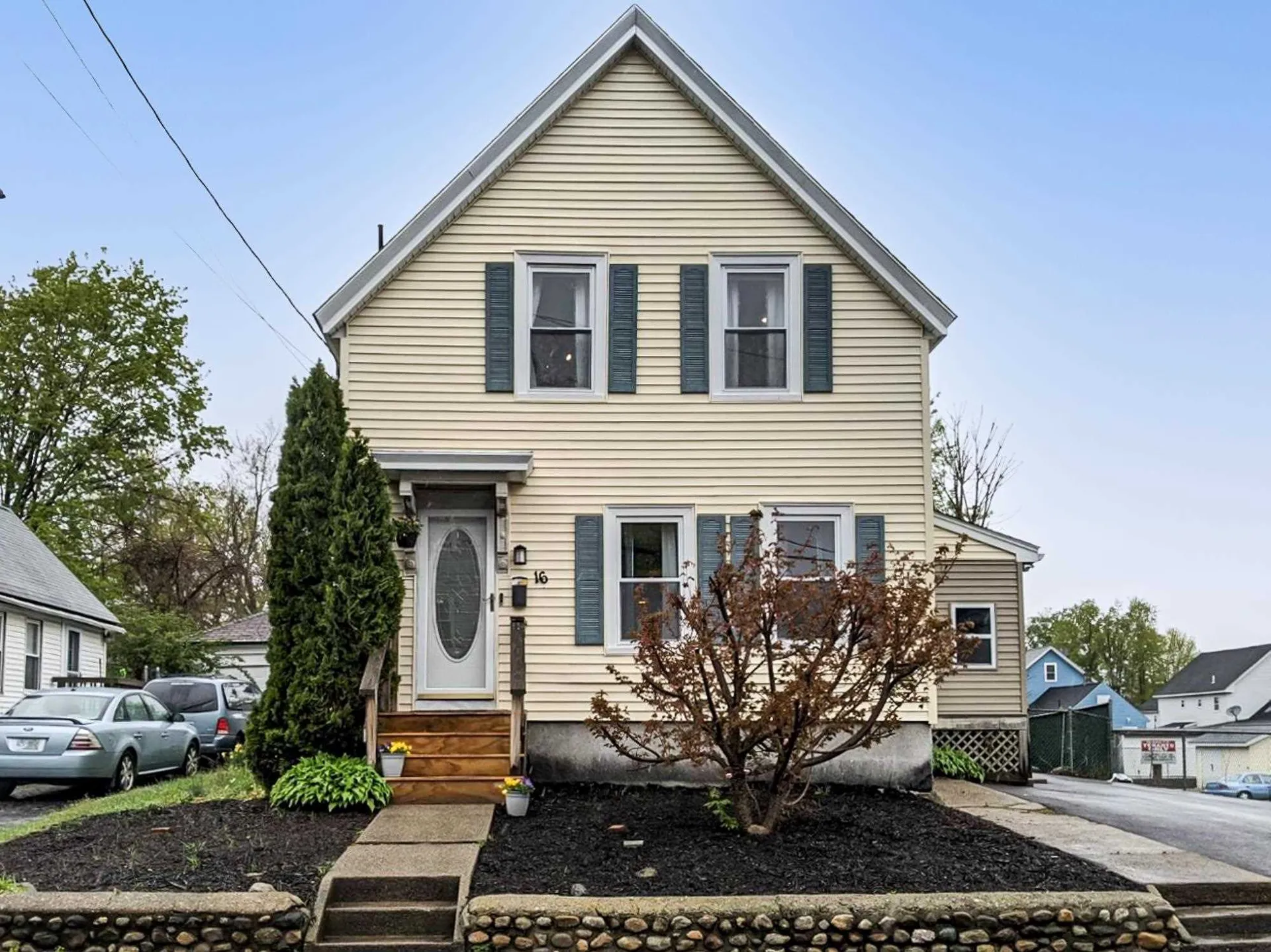 16 Gillis Street Nashua NH 03060