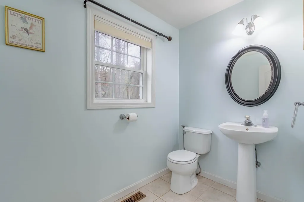 51 Raymond Road Deerfield NH 03037