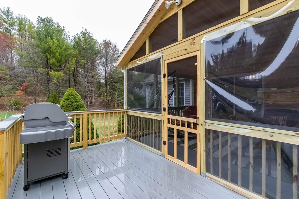 51 Raymond Road Deerfield NH 03037
