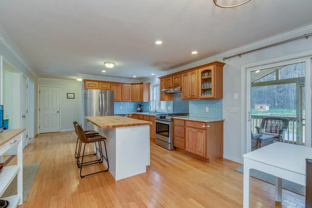 51 Raymond Road Deerfield NH 03037