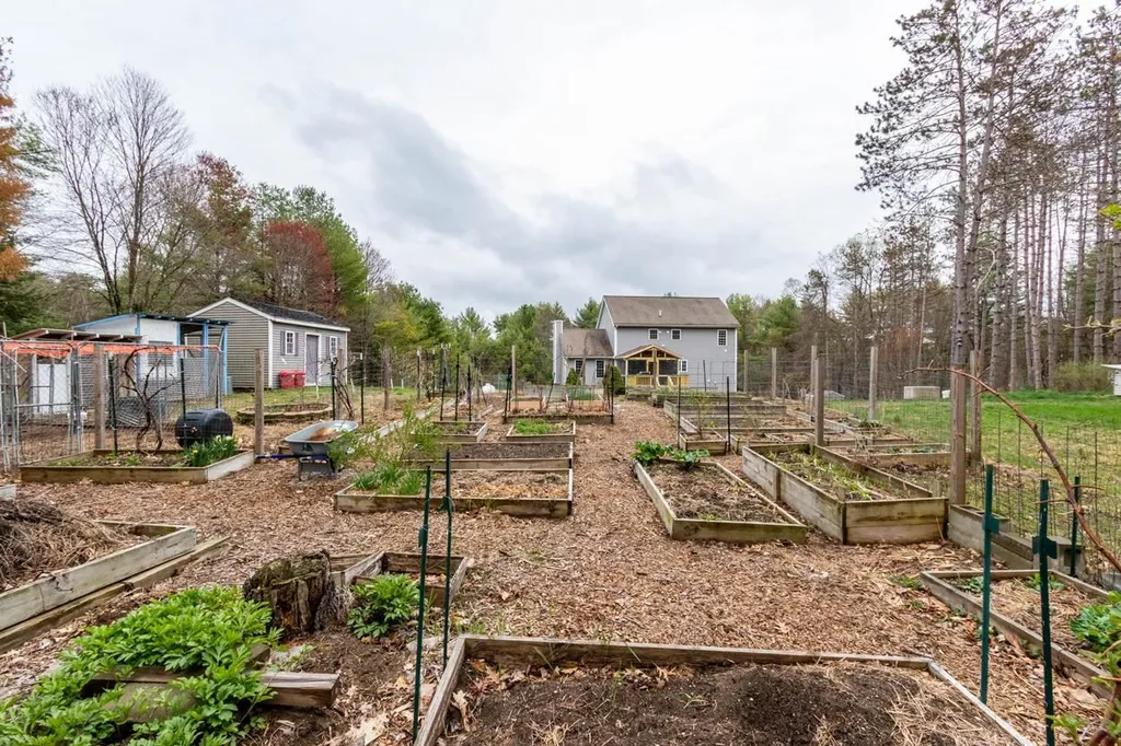 51 Raymond Road Deerfield NH 03037