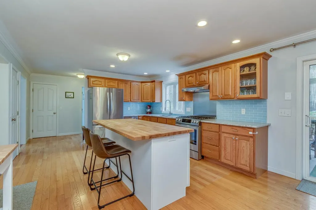 51 Raymond Road Deerfield NH 03037