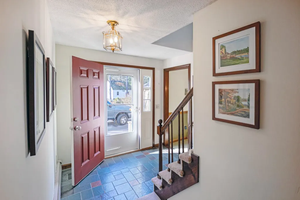 15 Lisa Beth Circle Dover NH 03820