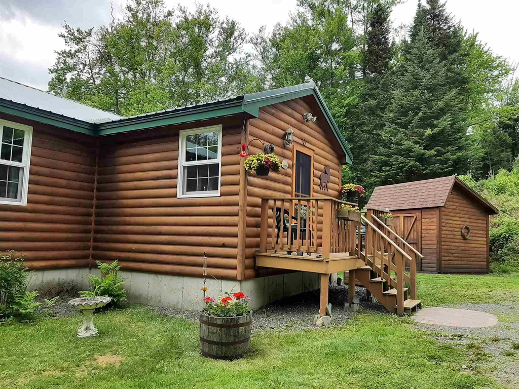 63 Maplewood Lane Pittsburg NH 03592