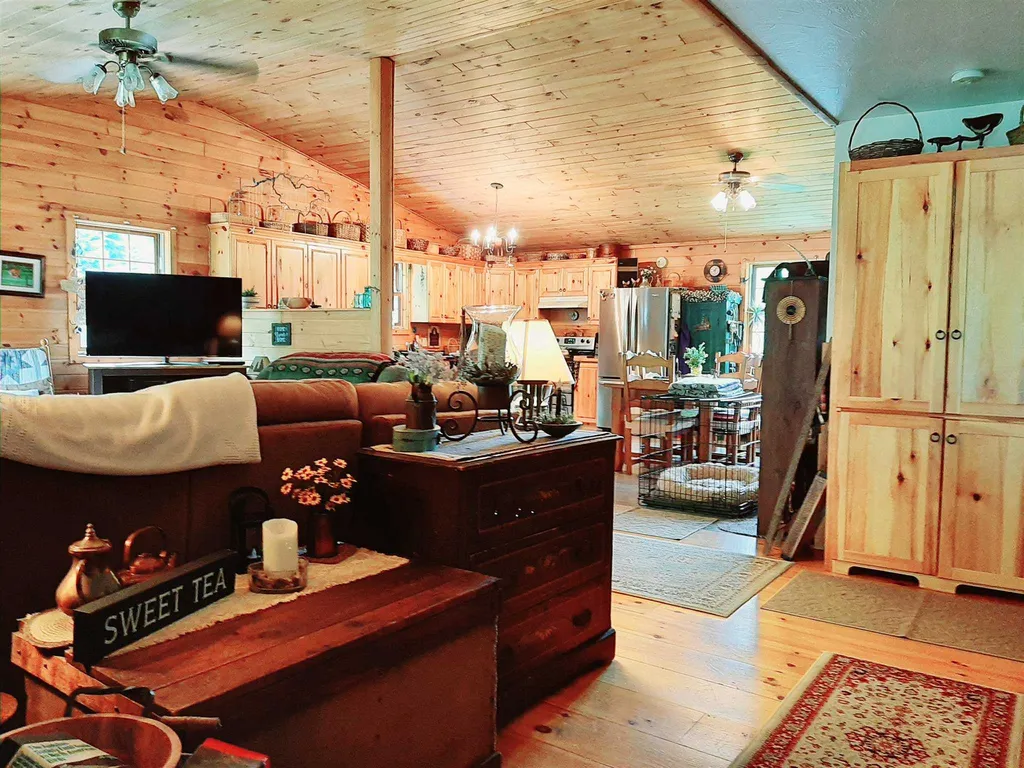 63 Maplewood Lane Pittsburg NH 03592