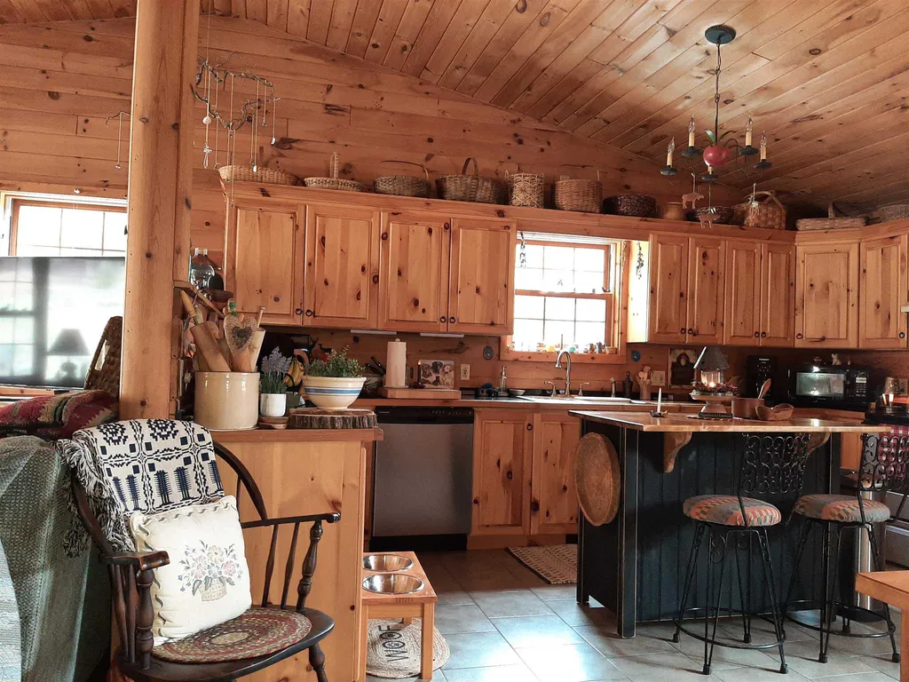 63 Maplewood Lane Pittsburg NH 03592
