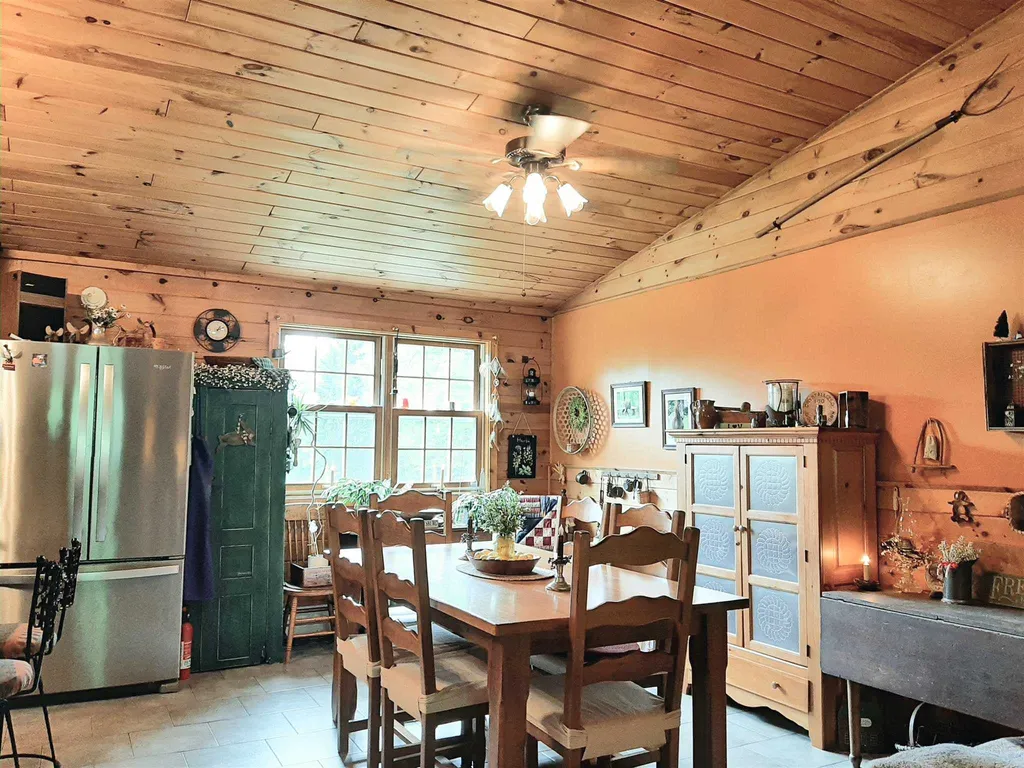 63 Maplewood Lane Pittsburg NH 03592
