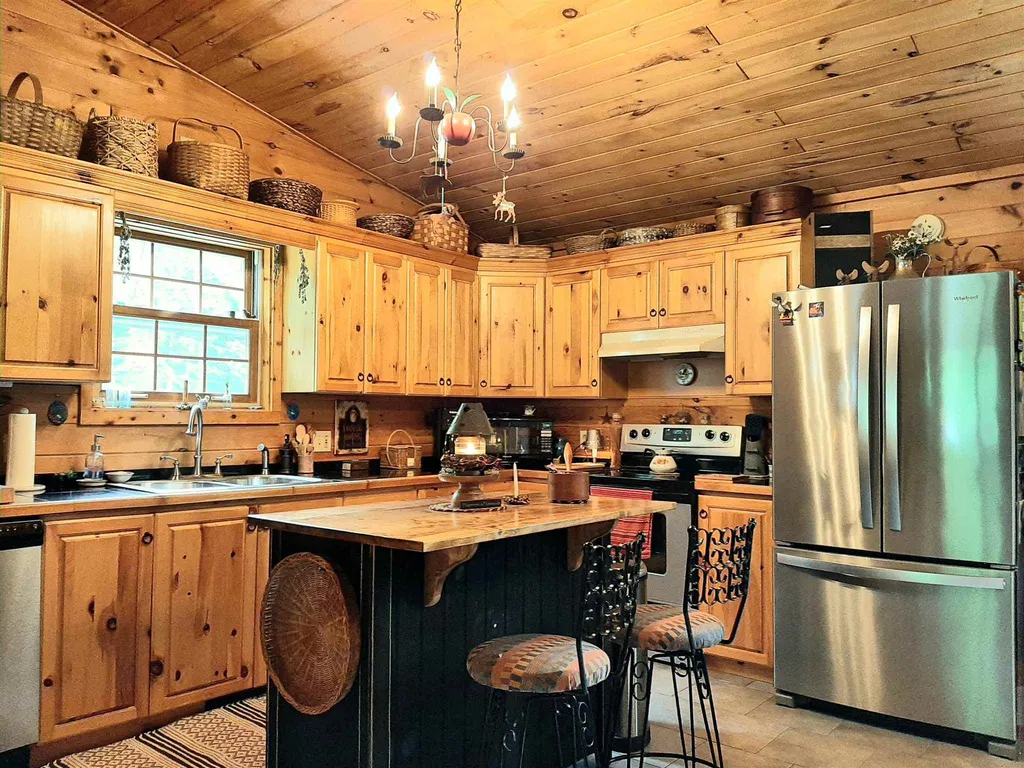 63 Maplewood Lane Pittsburg NH 03592