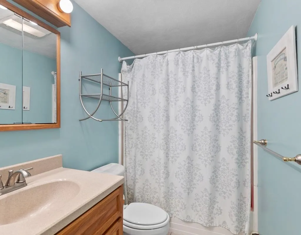 7 Colleen Road Nashua NH 03062-3049