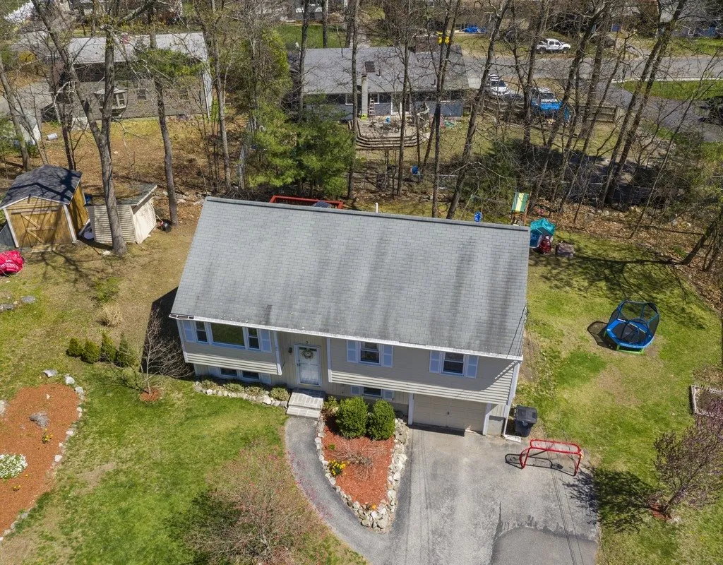 7 Colleen Road Nashua NH 03062-3049