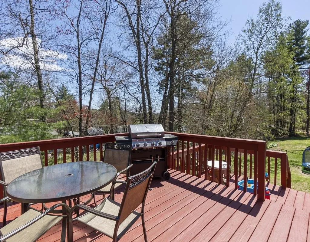 7 Colleen Road Nashua NH 03062-3049